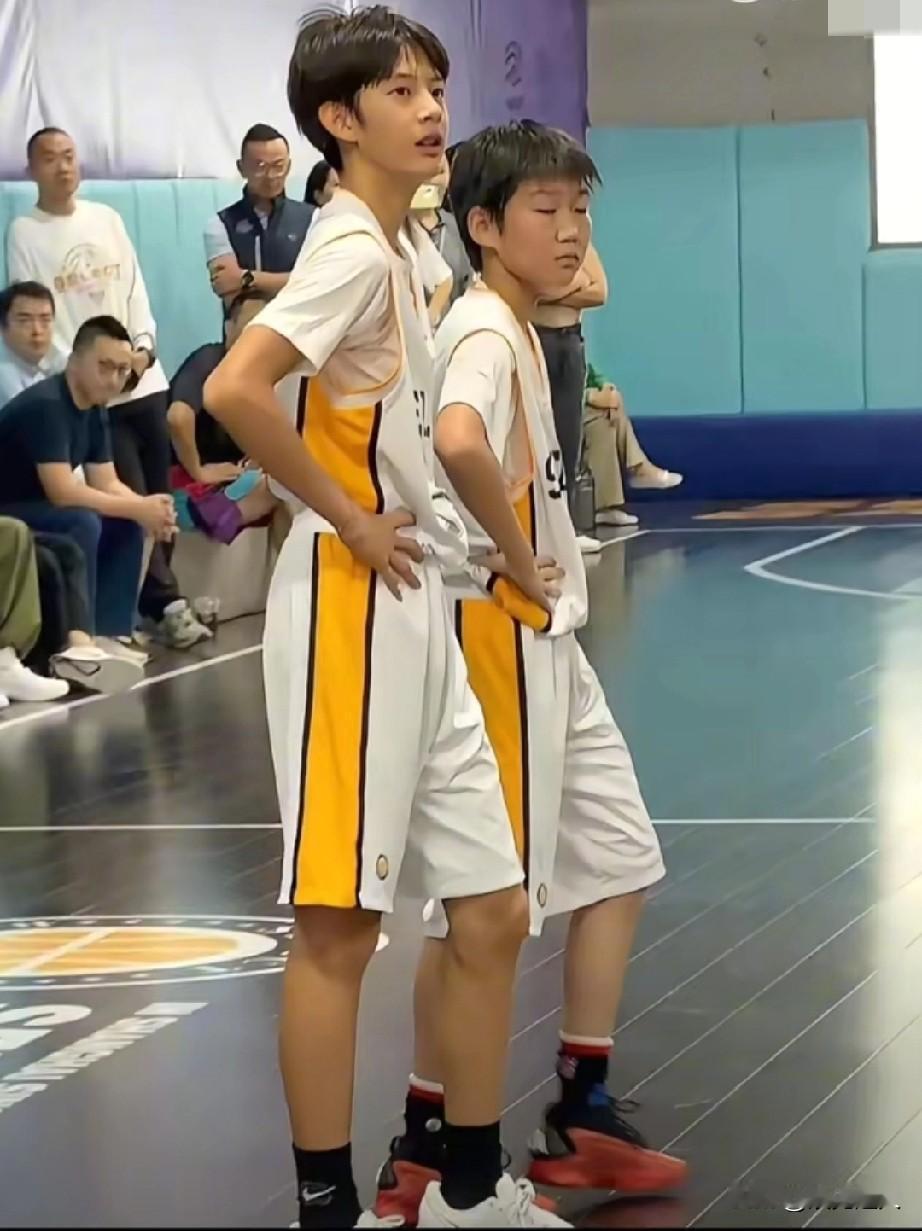 13岁等等过生日，最开心的当属孙俪！这娃完全遗传爸妈优点，身高飙到近180，比1