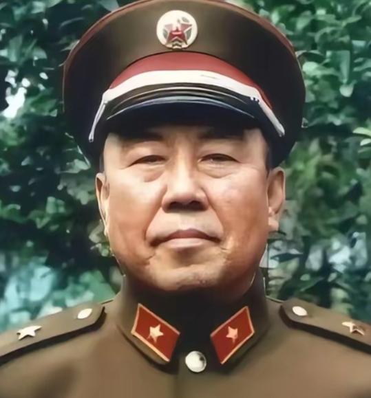 1979年刚从前线撤下来的11军军长陈家贵，本想穿便装逛逛昆明城，谁知竟被几个街