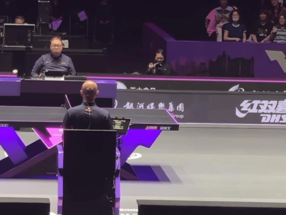 只看到一个DuangDuang的屁股