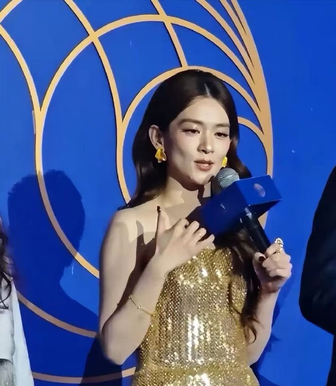 陈昊宇怎么瘦成这样了？太瘦了脸颊都陷下去了，不好看吧。​​​