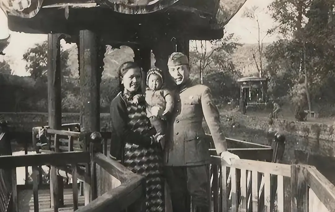 1938年，国民党高官陈尔晋与珠宝商之女完婚。结婚后不久，陈尔晋发现妻子经常早出
