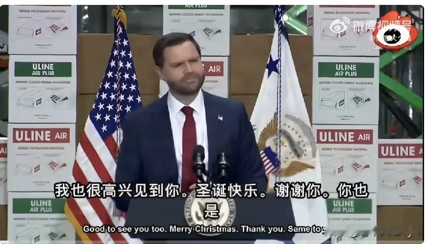 华盛顿邮报的记者，当众向副总统JD万斯提问：“白宫幕僚长苏茜·威尔斯，在采访里