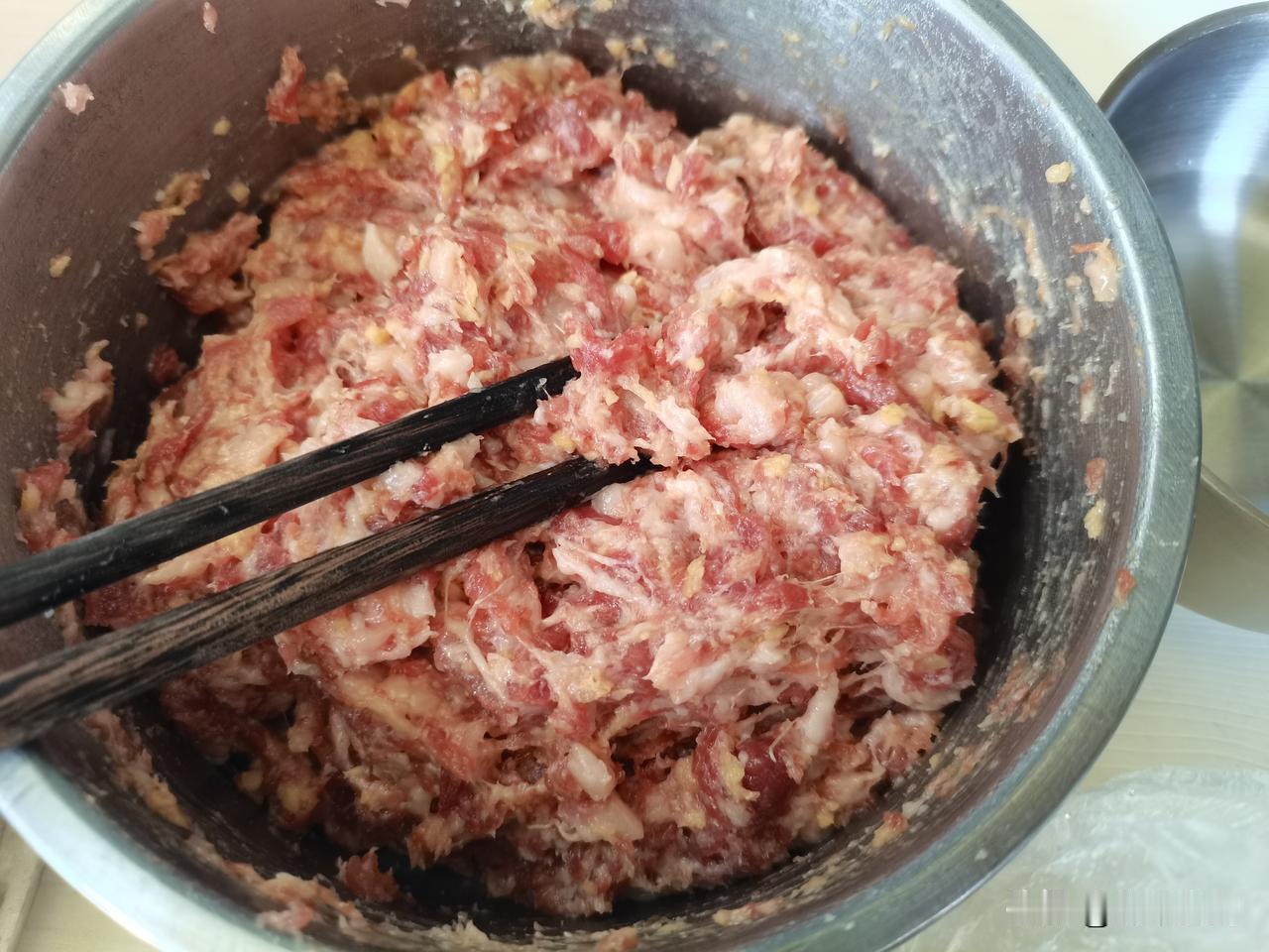 今天早上自己包了馄饨，味道还不错