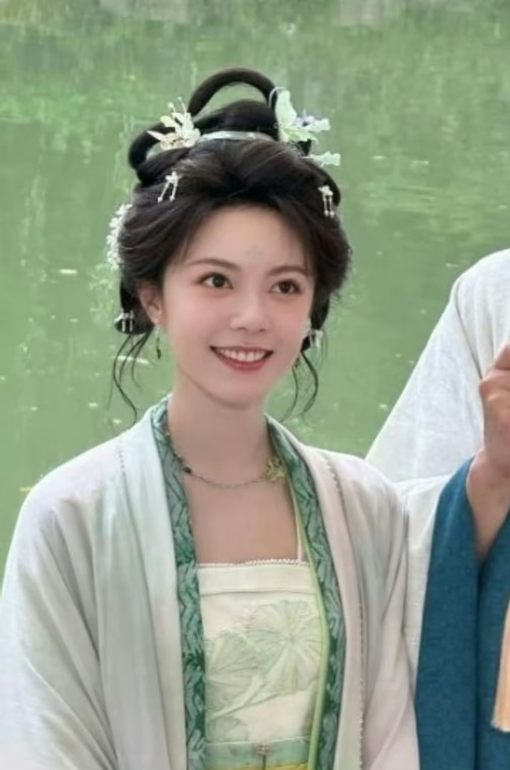 赵今麦王安宇品茶路透麦麦好美期待楚听雨赵今麦