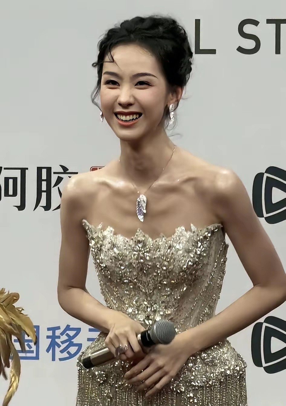 我有一个疑问，孟子义身高170体重只有80斤，而陈都灵身高168体重90斤，为啥