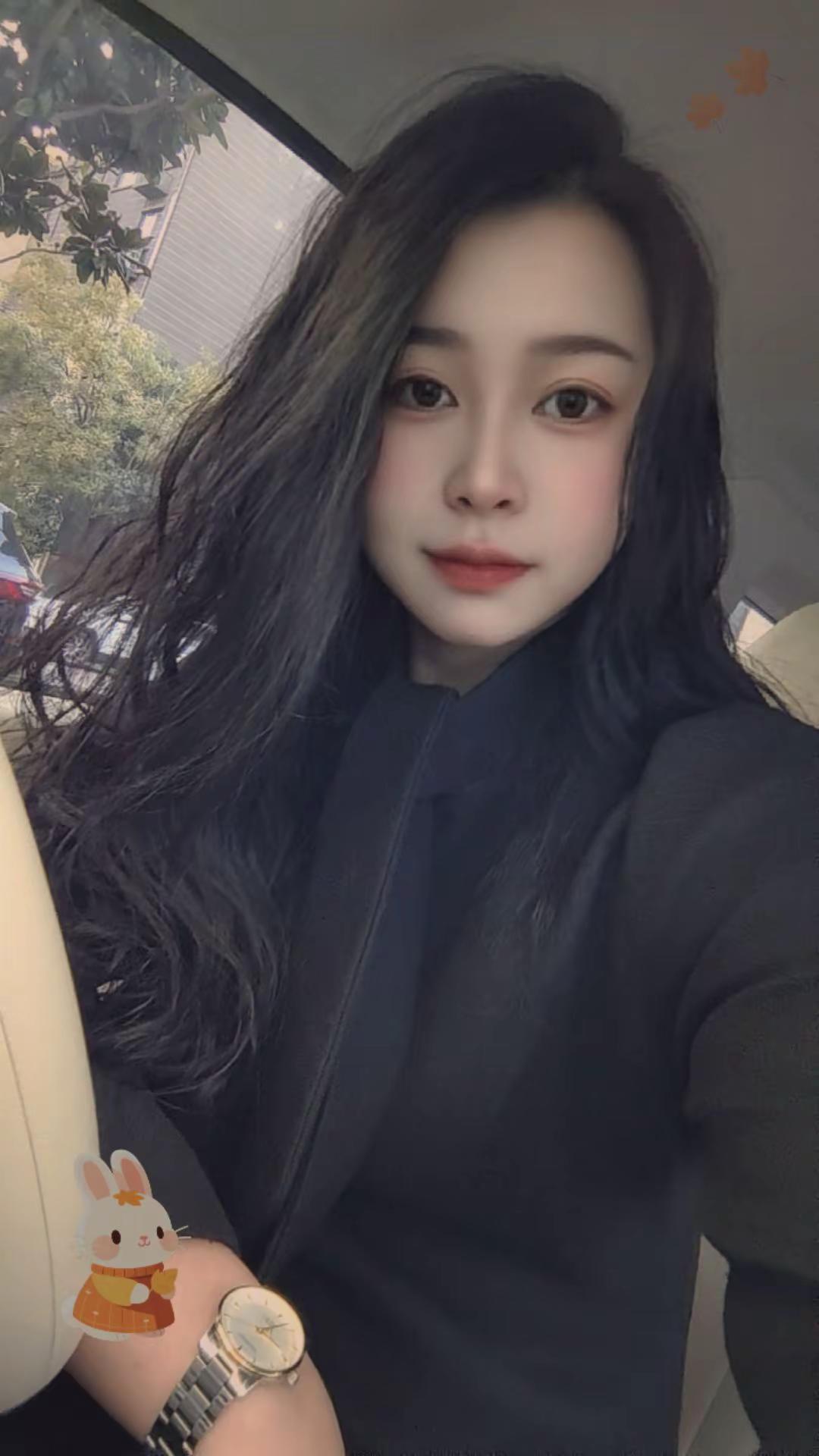 有一个词叫中年叛逆，意思说的是一个女人到中年的时候，她开始按照自己真正的想法去生