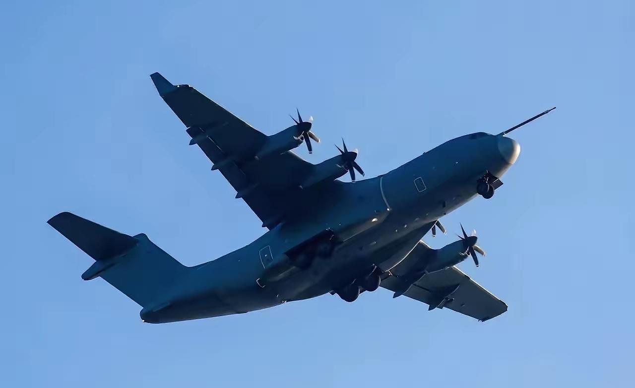 新中运冲热榜模型亮相珠海已十年，那么今天它来咧。类似飞机世上已有三款，欧洲A40