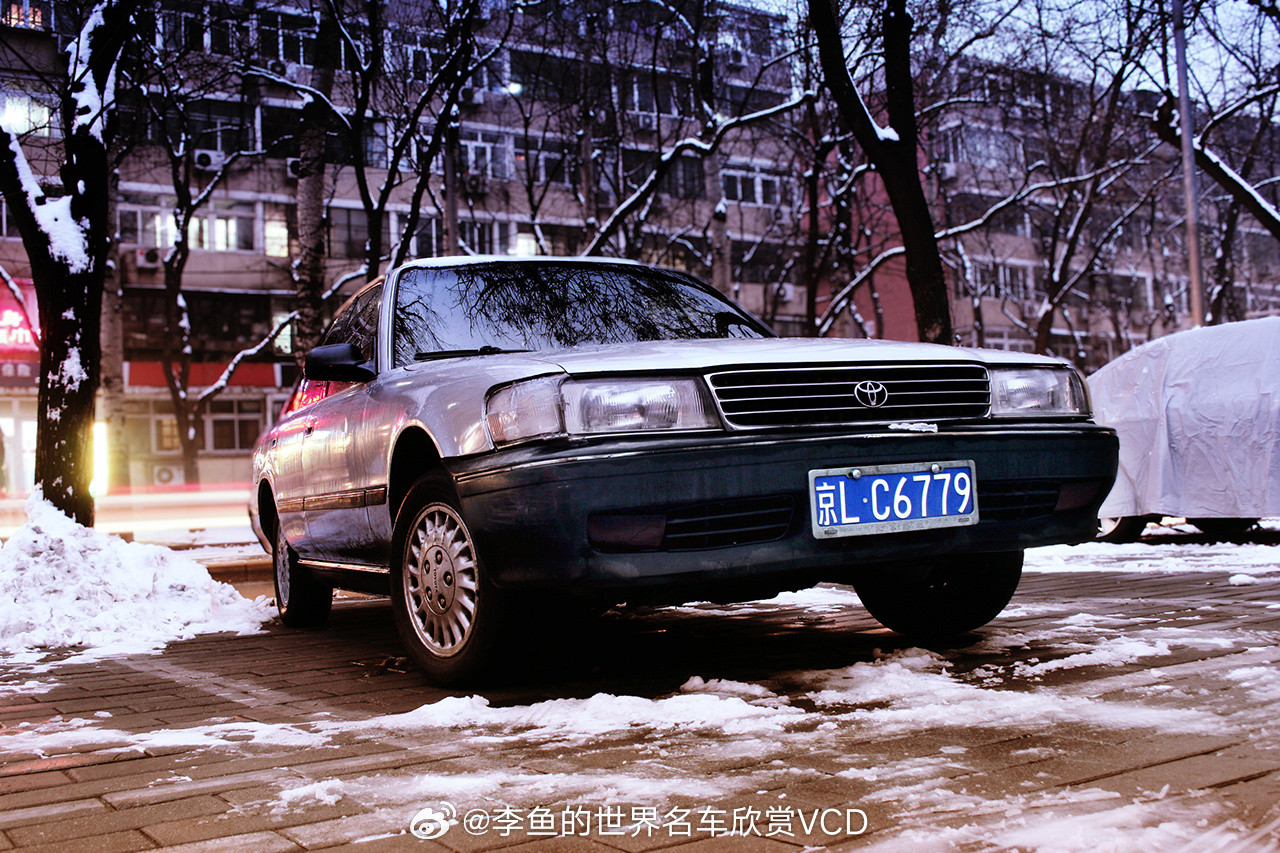 叙利亚车况也不耽误这辆基先达来三里屯耍。多年前的一个深冬，刚下完一场大雪，在三里