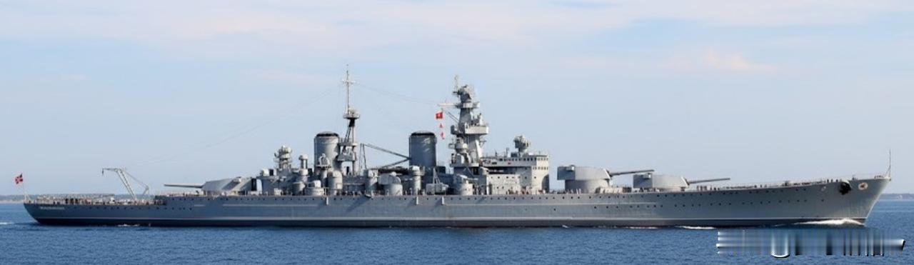 在上世纪三十年代中后期，当世界主要国家均沉迷于新一代战列舰研发、制造工作的时候，