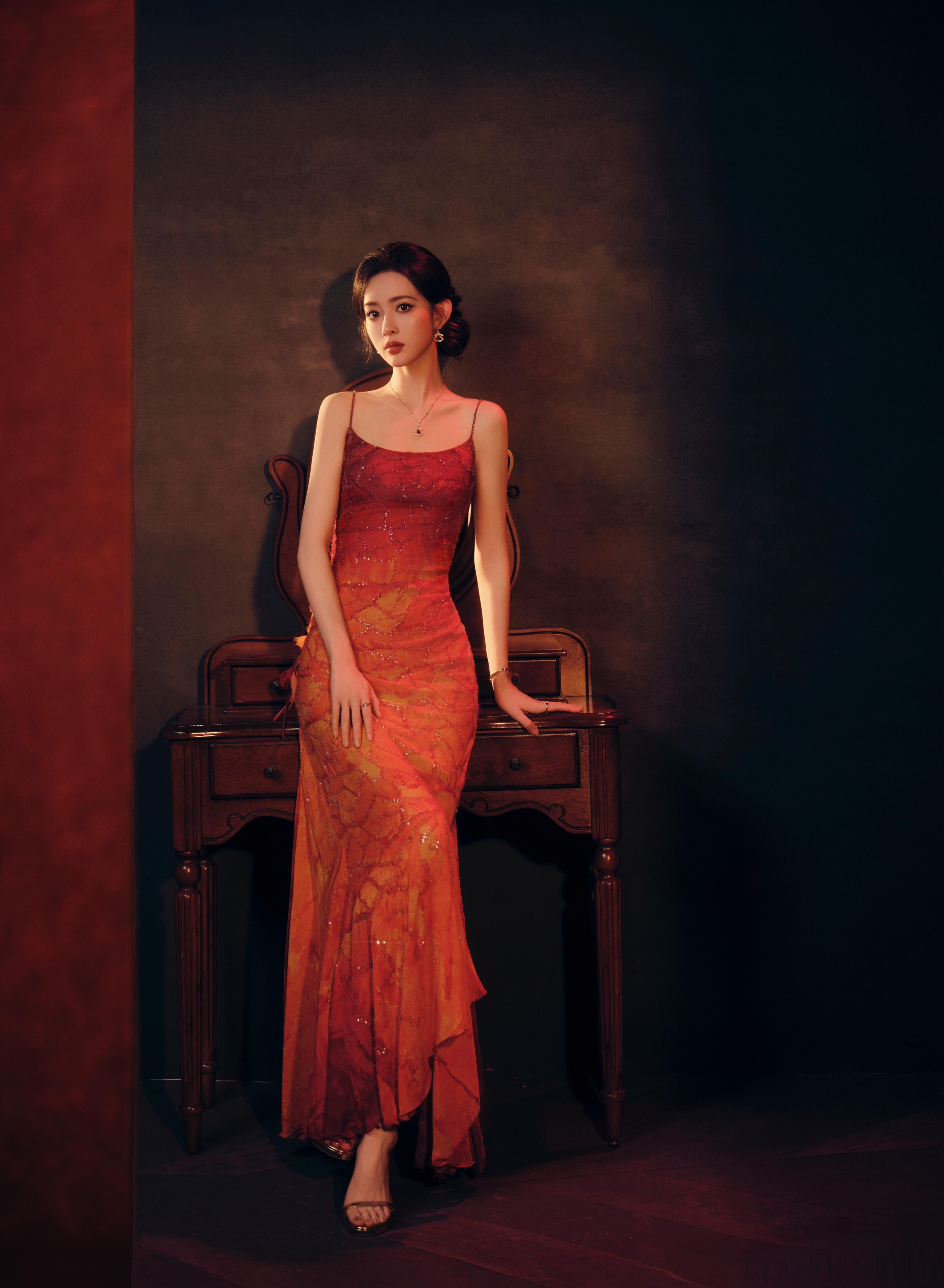 谁来懂一懂孟子义这滴泪，第二套造型完全红锦鲤来的，接这个锦鲤造型孟子义红锦鲤星光