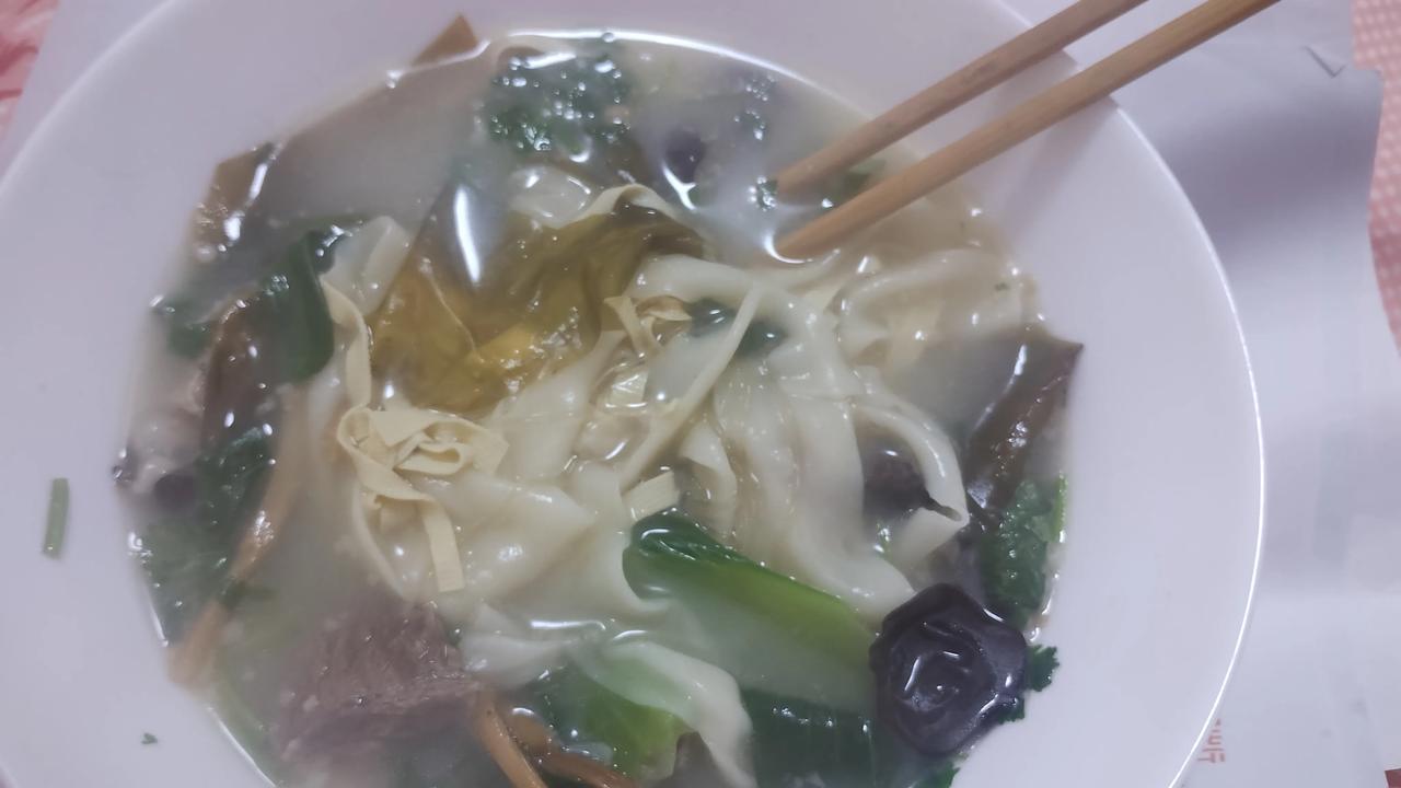 今天中午46岁的我应聘了两家房产中介公司，心里忐忑一家的门店比较小，