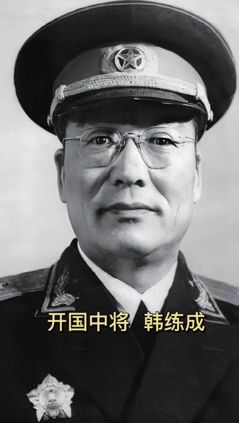 1955年授衔仪式前，周总理看着授衔名单里一位红色特工的名字，犹豫良久，最终还是