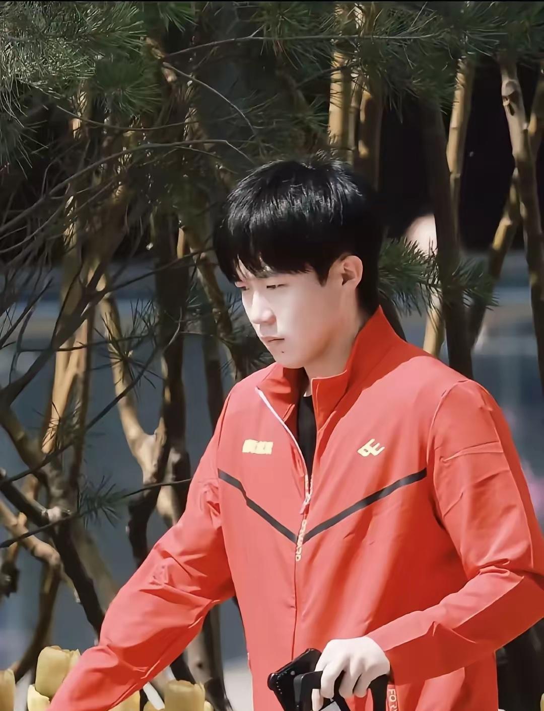 突然发现对王楚钦真的一点都不了解呀！原来楚钦也不喜欢被陌生人叫大头啊！在面对面