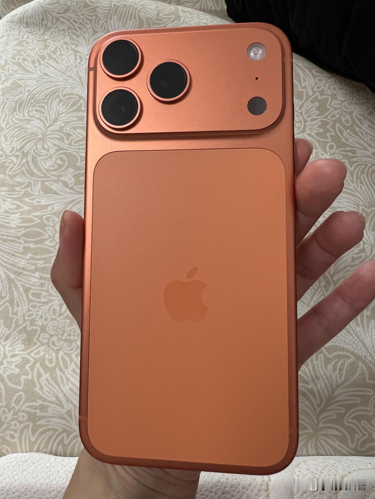iPhone17ProMax现在入手值得吗？先说结论：值得，但要看你是
