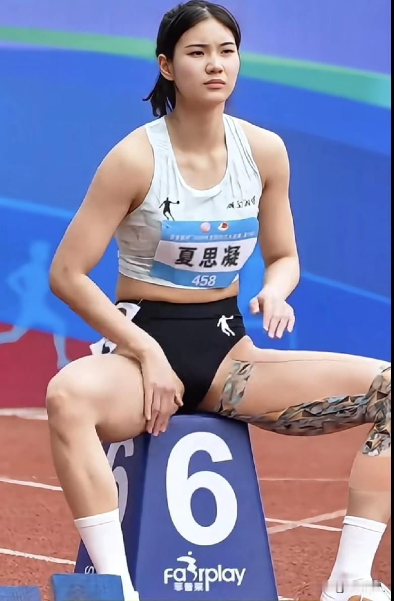 吴艳妮。不仅成绩骄人，容貌与气质也是出类拔萃。她带来胜利，带来喜悦，同时也把