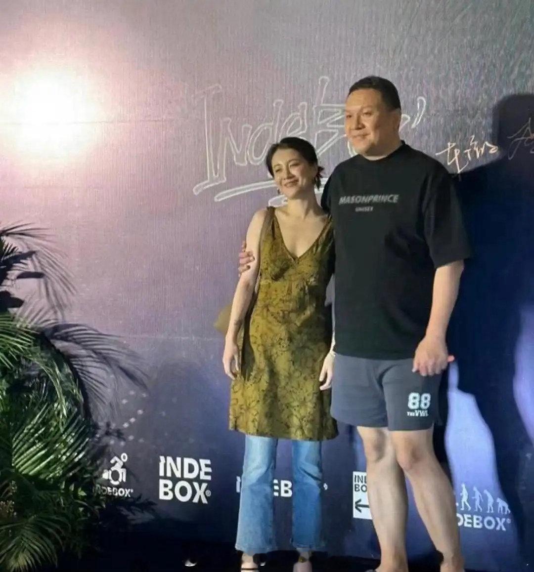 不得不说，头发放下来比扎起来好看。