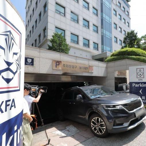 韩国被曝性贿赂3名中国足协人士韩媒援引韩国文体部多年前的调查报告，曝出韩国足协陈