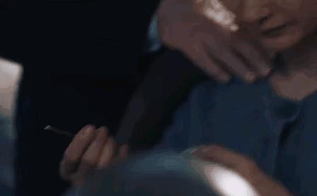 看了《酱园弄》，说实话没觉得杨幂比赵丽颖出彩多少。她俩戏份都不算多，杨幂演监狱大