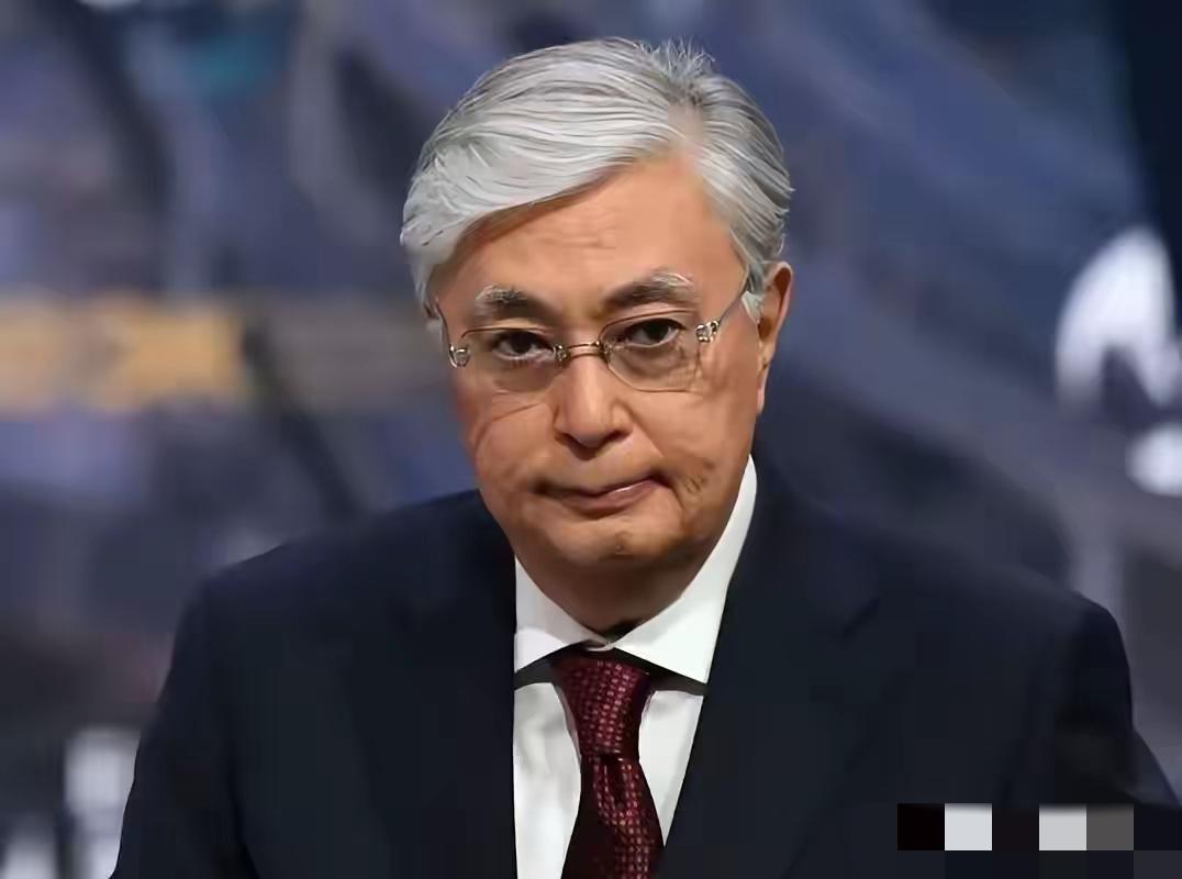 此人在哈萨克斯坦的历史上绝对属于再造之功，敢于自我革命，还权力与人民，自愿接受哈