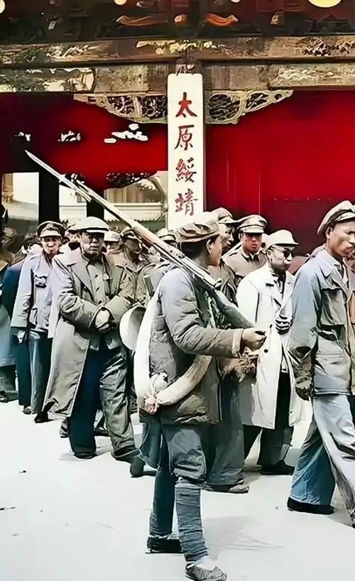 1949年4月24日清晨，解放军攻入太原内城，王靖国调来十几辆坦克，准备做最后一