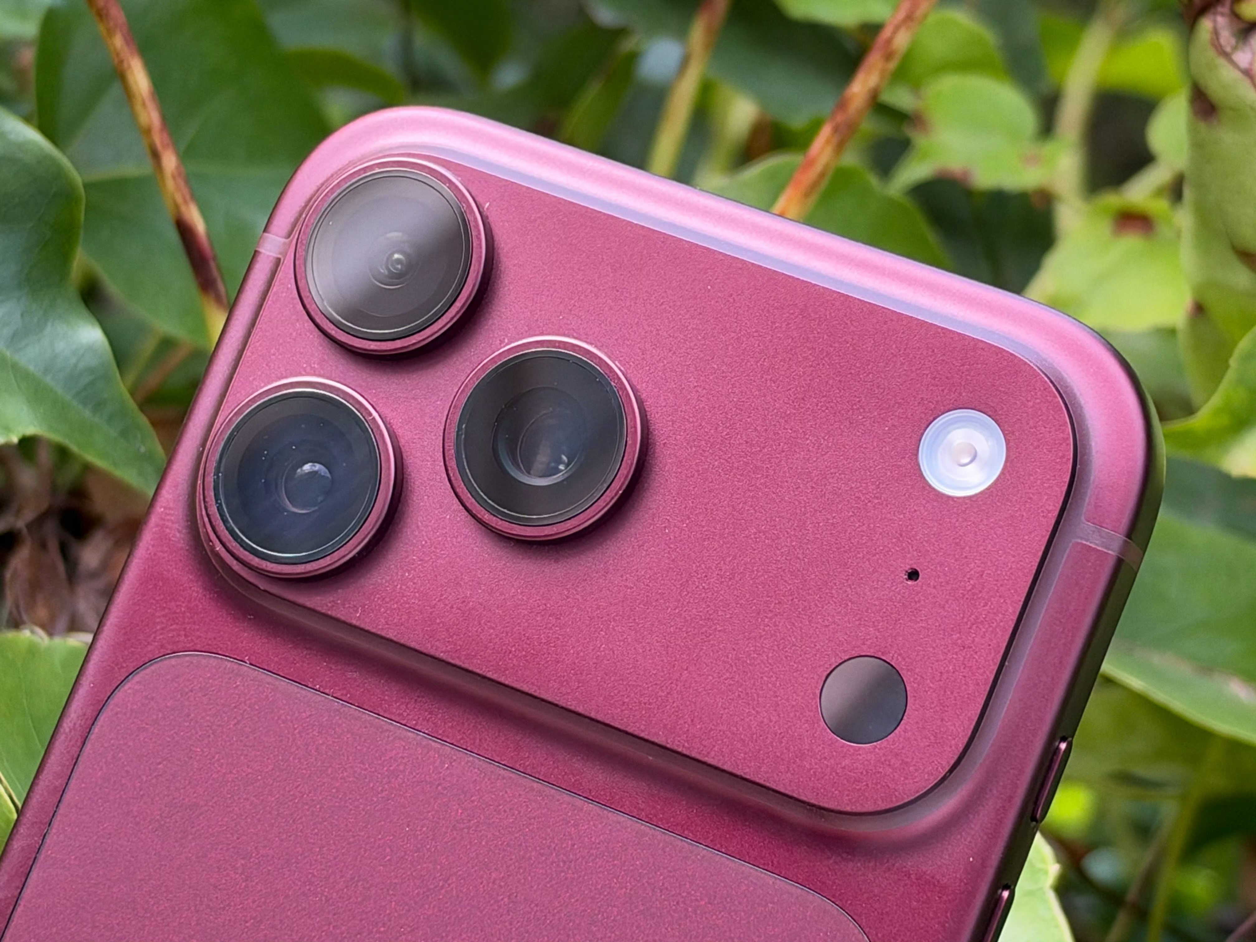 来欣赏一下iPhone18ProMax勃艮第红真机实拍​​