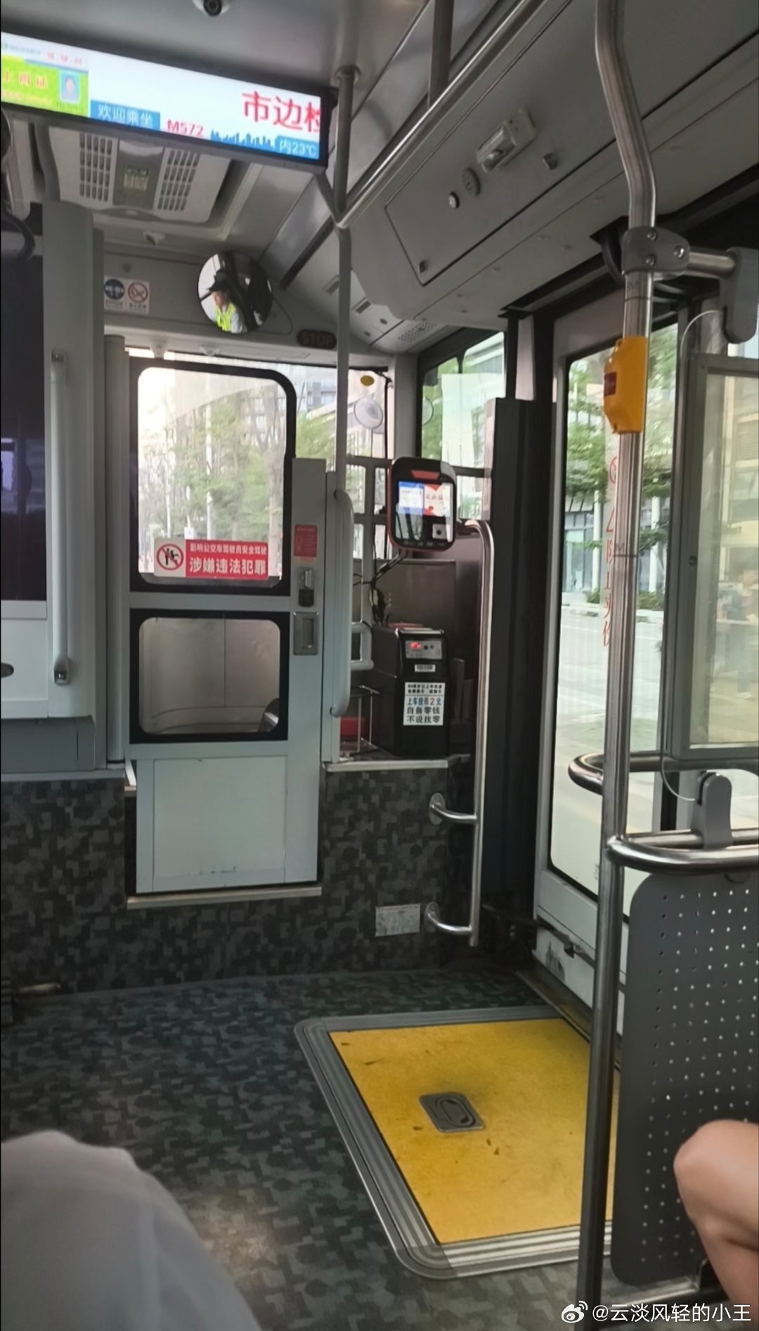 深圳公交车上座率越来越低深圳这种大城市上座率变低的原因：一个是各种的士、大巴、地