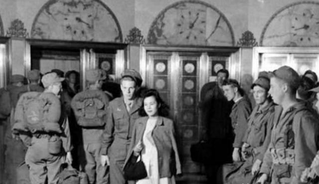 日本不仅有慰安妇还有“慰安夫”，“慰安夫”每天3美元工资，但面对美国女兵的摧残，