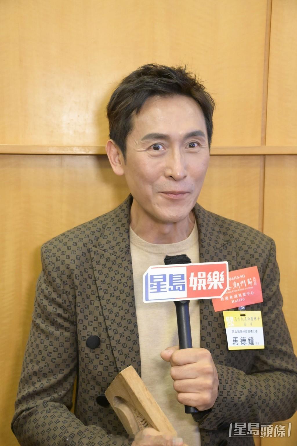 星岛：马德钟携百年红桃粿模具缅怀母亲传承潮汕情怀考虑回乡开演唱会时隔二十余年