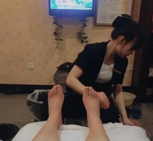 广东省男子陈国强，常年在工地上奔波，在一天的劳累后，决定到自己熟悉的足浴店进行按