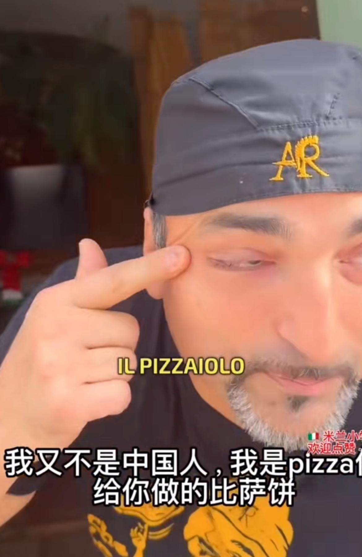 又一个意大利披萨店老板故意拍视频歧视中国人，被网友看到视频后，大量的网友跑到他的