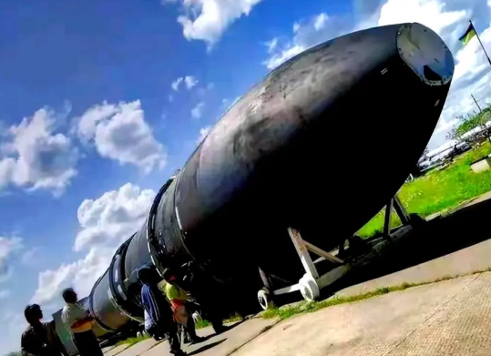 据俄罗斯卫星通讯社消息，德国总理默茨昨日接受德国媒体采访时表示，基辅连续几天遭到