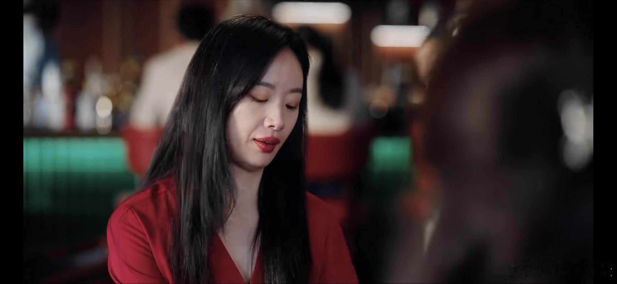 《蜜语纪》中这一幕可太精彩。许蜜语发现老公夏予诚出轨，气冲冲到鲁贞贞公司约见。两