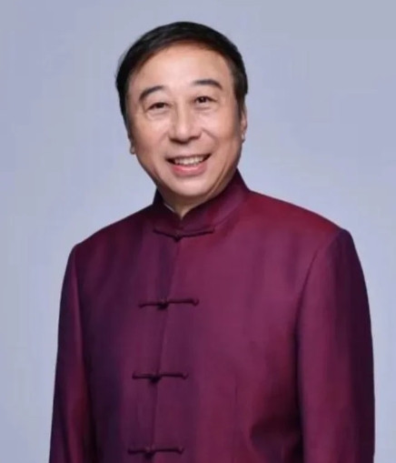 2004年，冯巩收到一个叫张梦的女人的来信，张梦威胁冯巩：如果不给她50万分手费