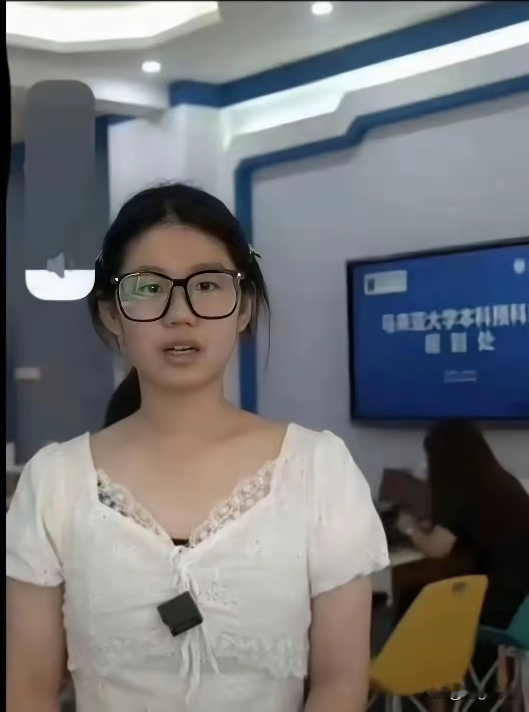 摸臀事件女主居然还想上诉维权她到底想维的是什么权令人没有想到的是，她还是一名