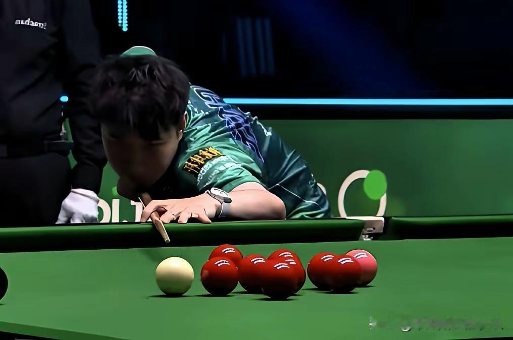 冠中冠赵心童还会止步四强吗？斯诺克冠中冠第二日，首战赵心童兵不血刃4：0战胜马