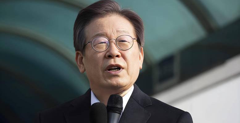 一句“犯我大韩者虽远必诛”，李在明带着韩国真的“站起来了”2025年10月，