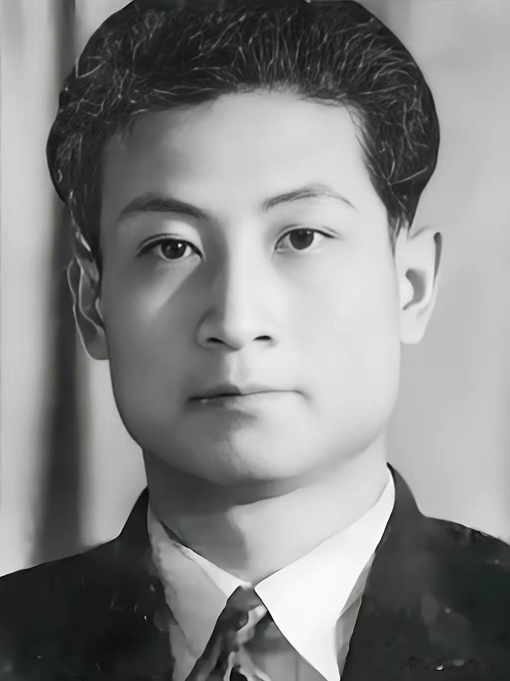 1950年，李苍降在台湾不幸被捕，敌人为了让他屈服，就叫来了他怀孕的妻子，指着她