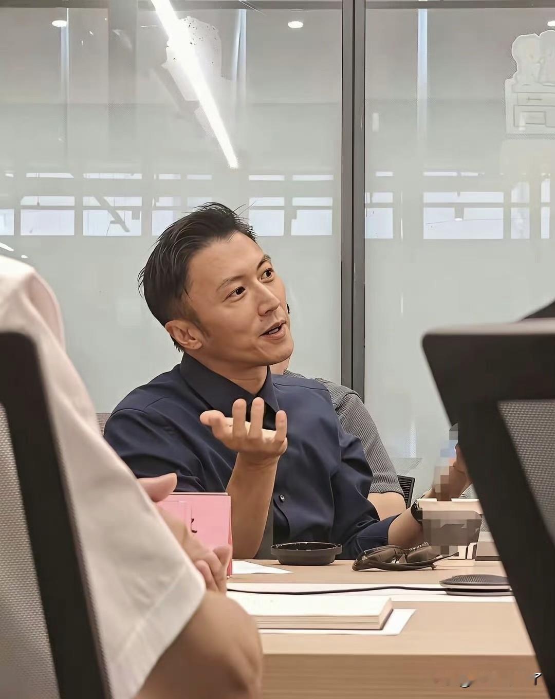谢霆锋失去了美颜滤镜，感觉接地气了很多