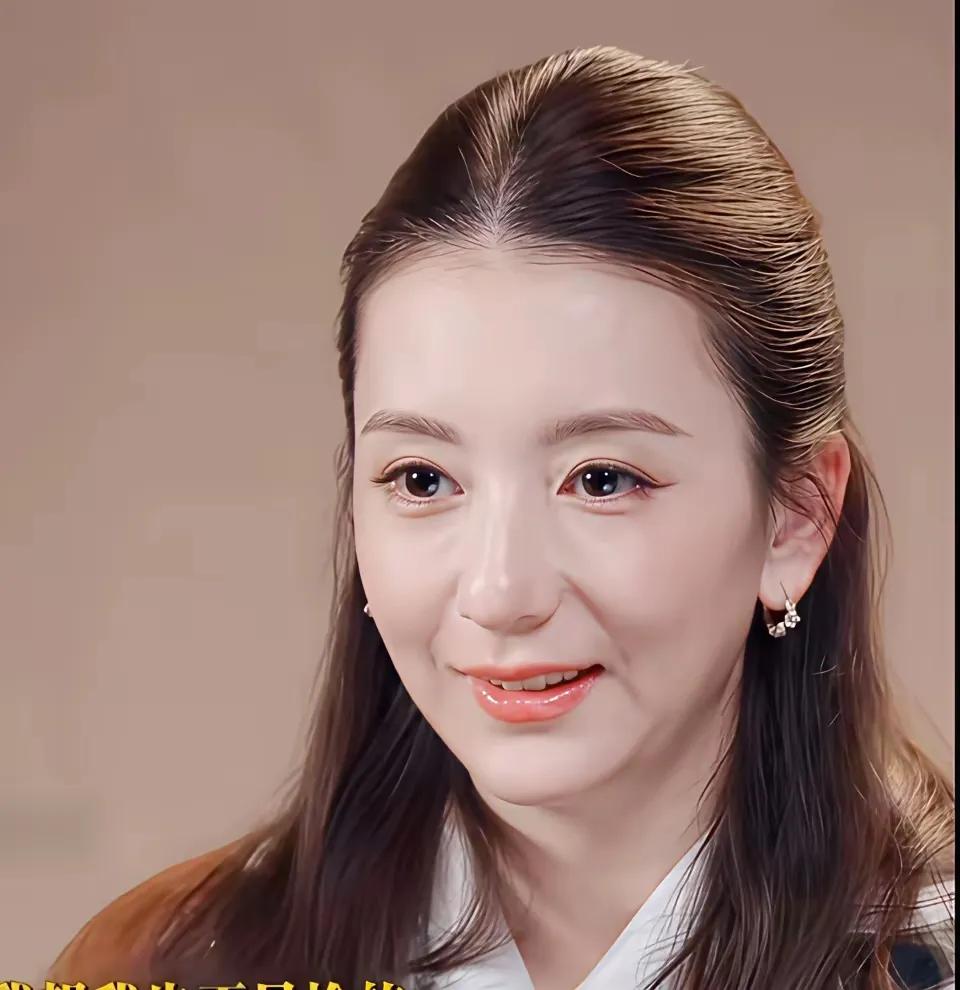 表情可以骗人，眼神骗不了人，方媛可能没那么幸福。方媛今年38岁，生了三个