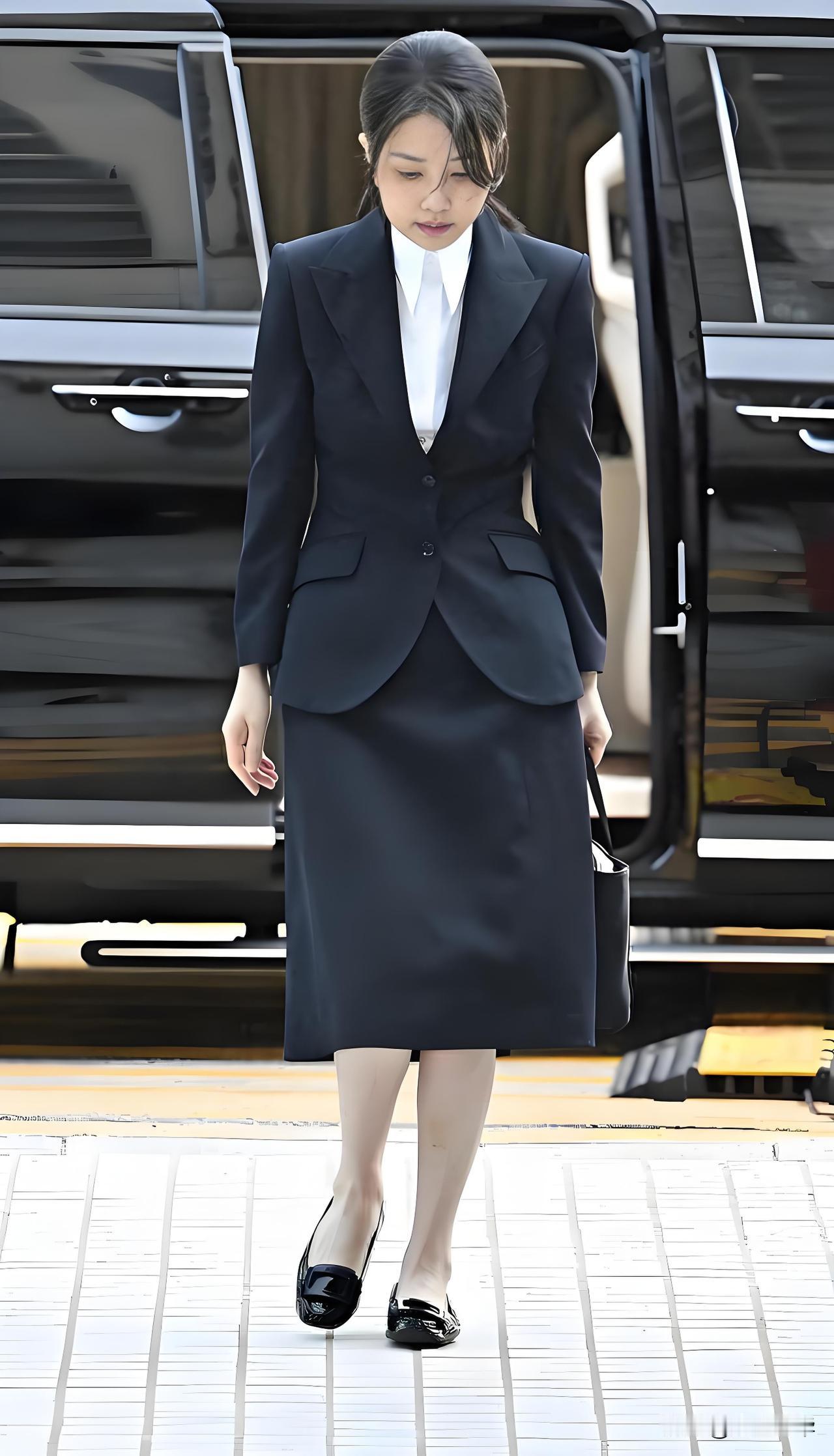 终于尘埃落定了1月28日，韩国前总统尹锡悦的夫人金建希被判刑了！​法院最终认