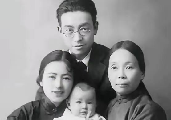 1903年，30岁梁启超和17岁王桂荃行房，两人大汗淋漓，次日梁启超却说：“我提