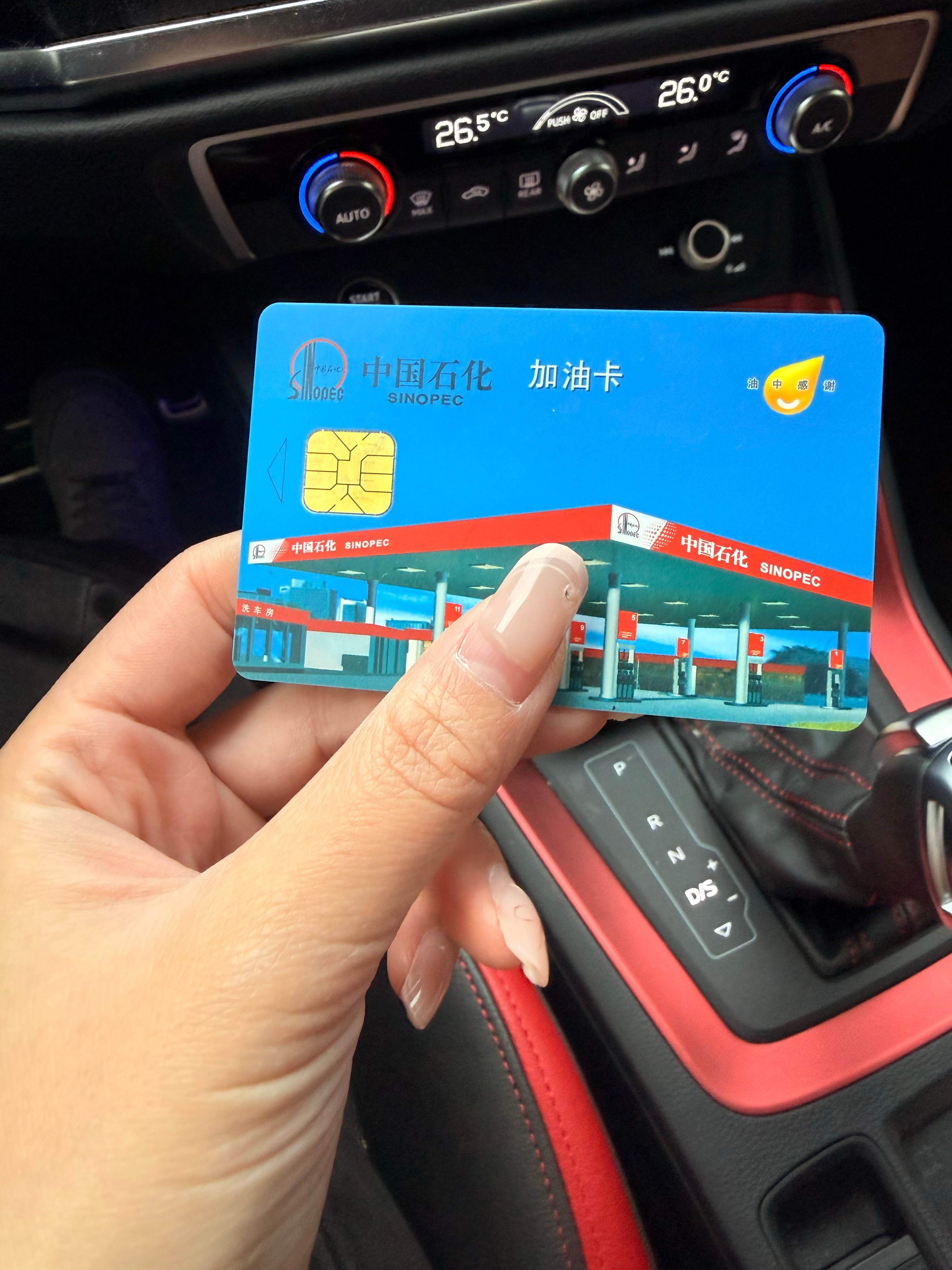 我对面每天都是这个路虎大哥我一查人家7:20就进来了怪不得人家能开路虎呢我俩就这样每天头对头毕业回来