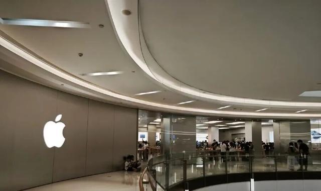 iPhone17大降价？这是什么操作！最近，苹果将线上的iPhone17价格