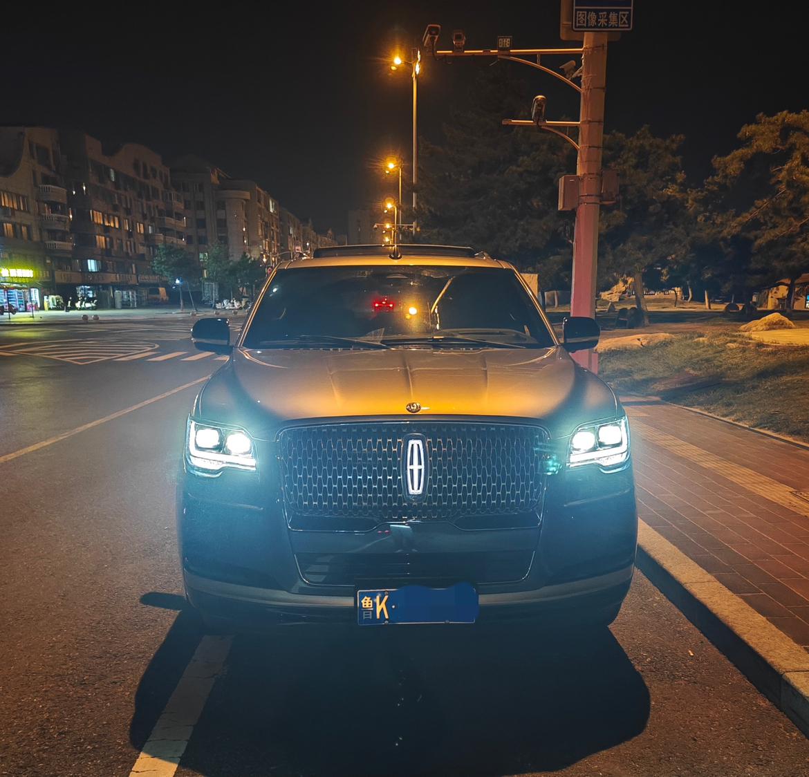 大而不精的美国领航员从开车以来，一直就习惯开大车，之前开的大众揽境，后来因为商