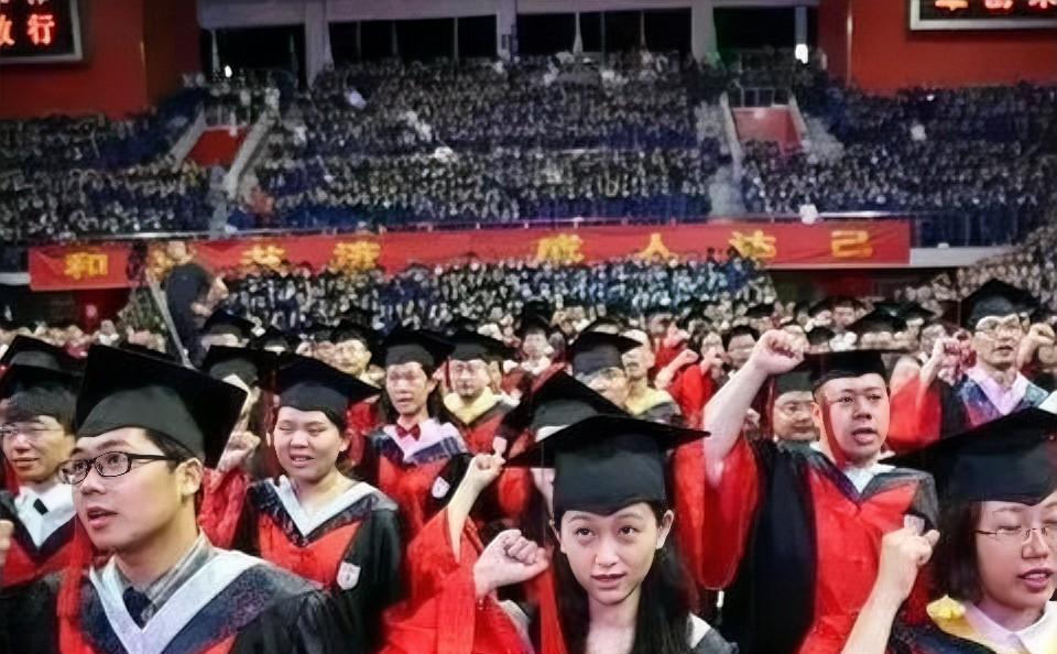 博士扩招的后遗症，超60万在读博士生，从2014年30万到2024年61万，正好