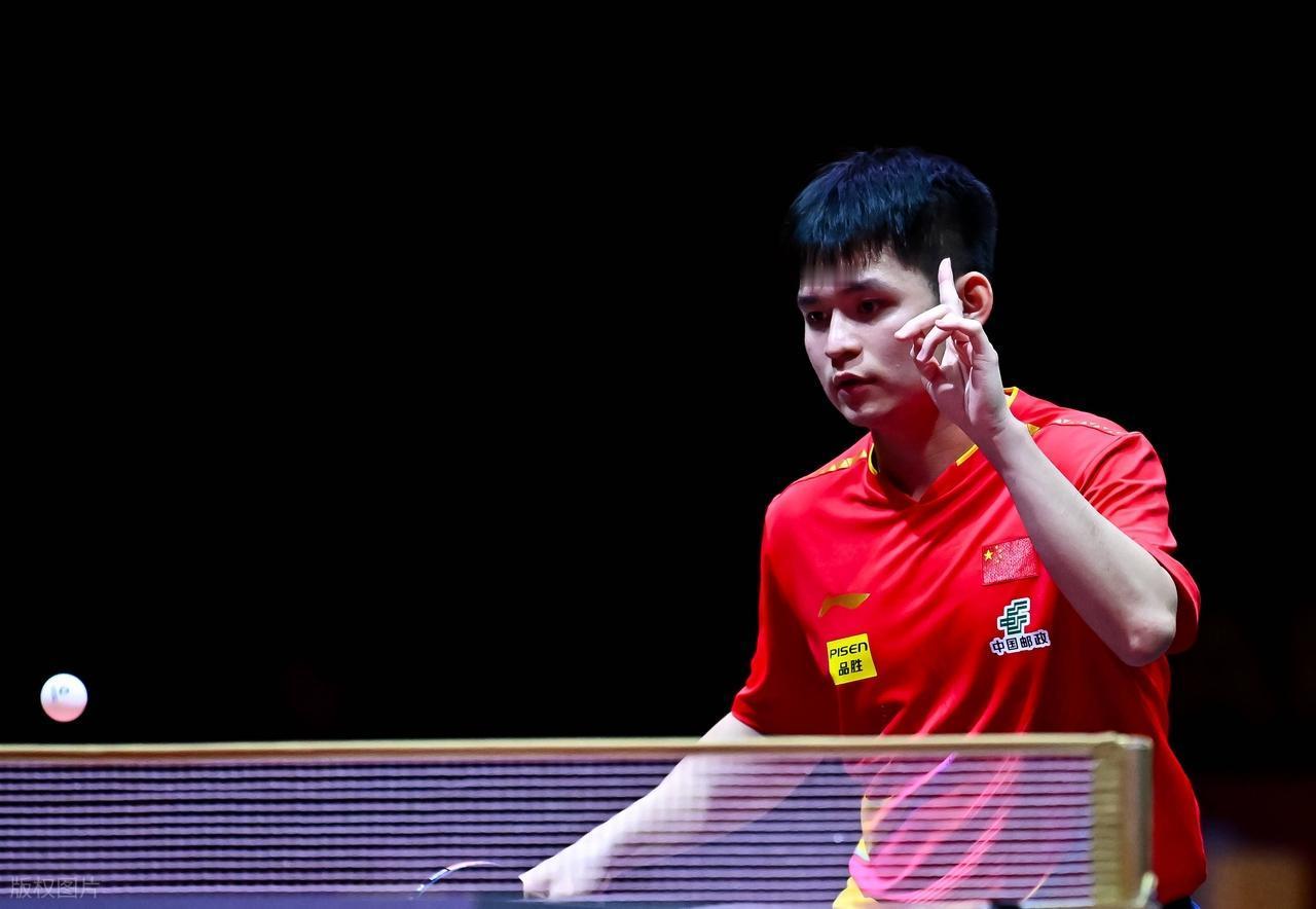 赢球后他哽咽问：“我没让大家失望吧？”00后小将林诗栋2-1逆转张本智和，打破