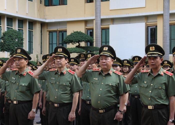 经警越南经济安全警察制服是苔绿色的。每个部队部门都有不同类型的装备，与相应的任