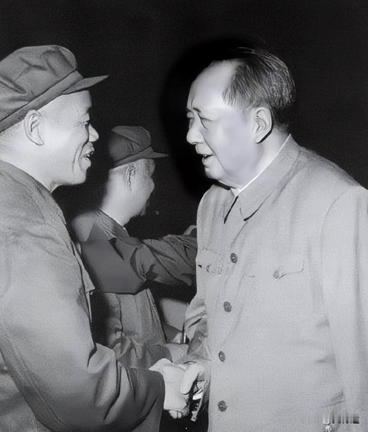 抗美援朝结束后，毛主席让韩先楚去福州军区当司令，他不去，毛主席震怒：“你去也得去