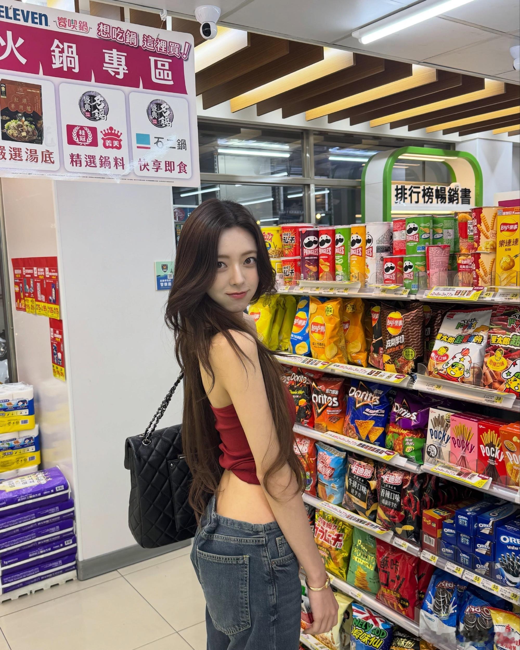 我女神的名品腰完全是神迹啊，这个曲线太美好了