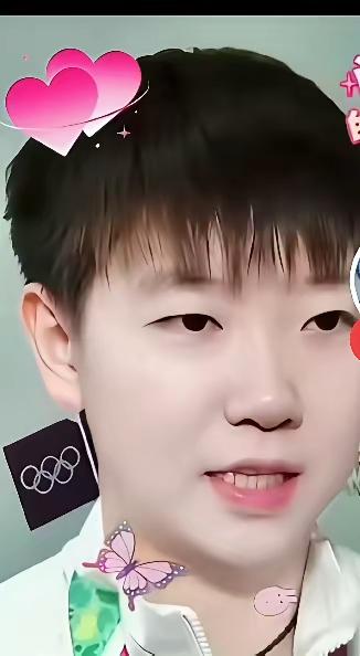 孙颖莎被逼无奈，只好乖乖站出，直接回答网友那个众人既关心又不好问的个人问题近日
